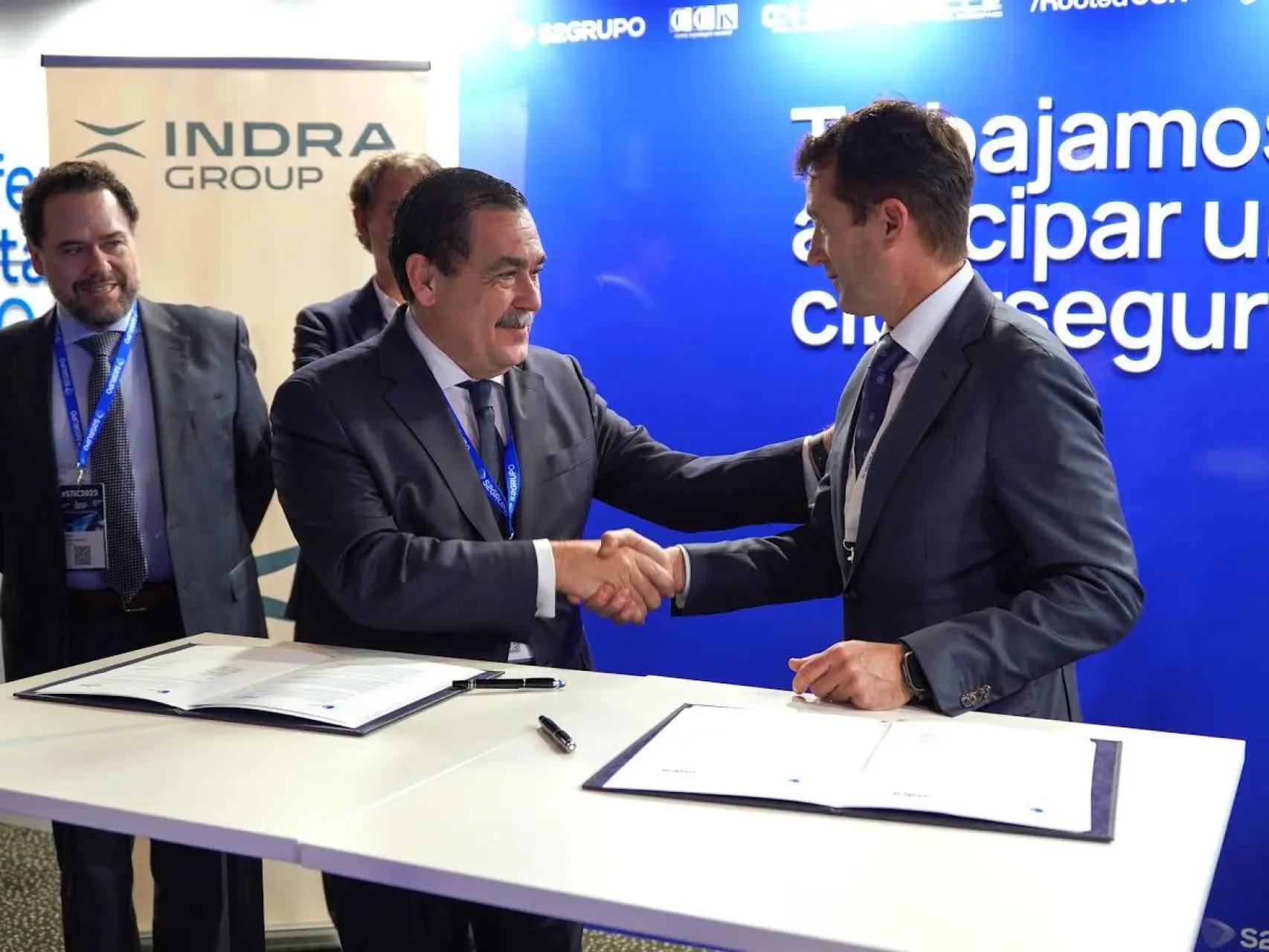 Polémica alianza de Indra para guerra digital