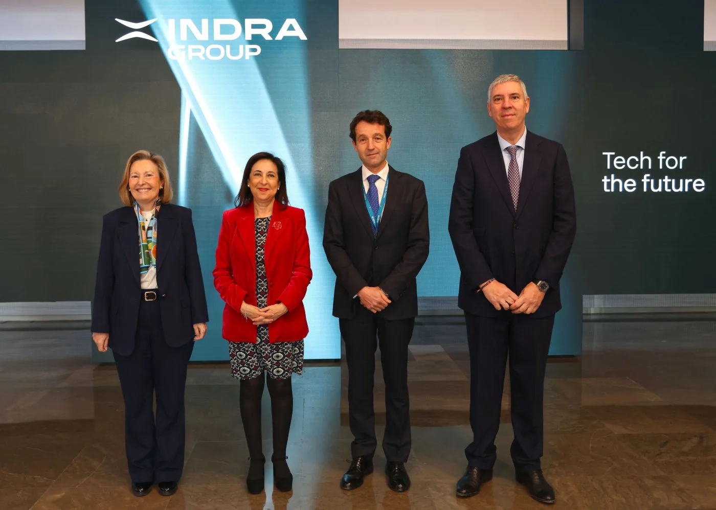 La compra de EM&E se tambalea: Robles pone contra las cuerdas a Indra