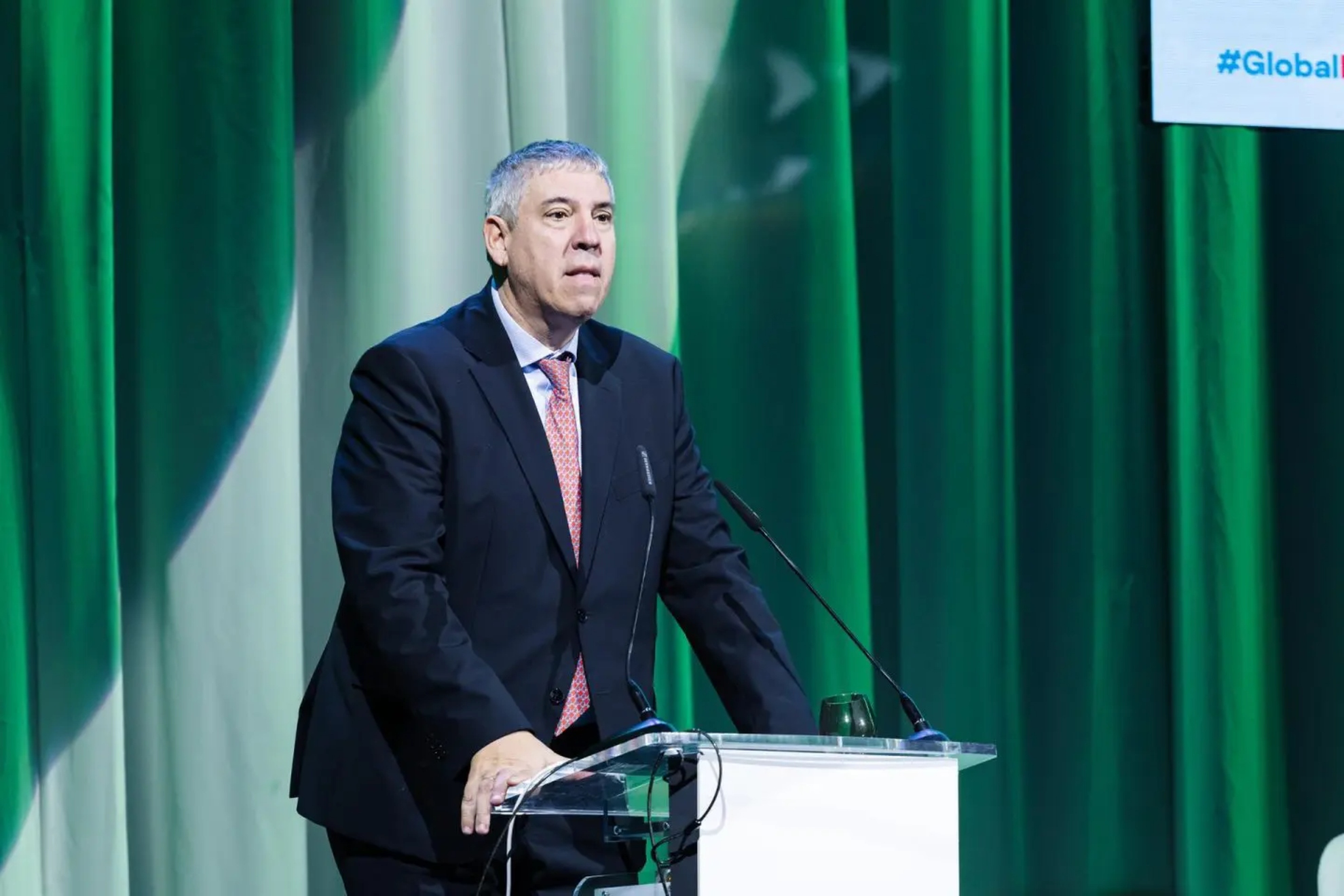 José Vicente de los Mozos eleva su sueldo un 60% y alcanza los 1,8 millones de euros