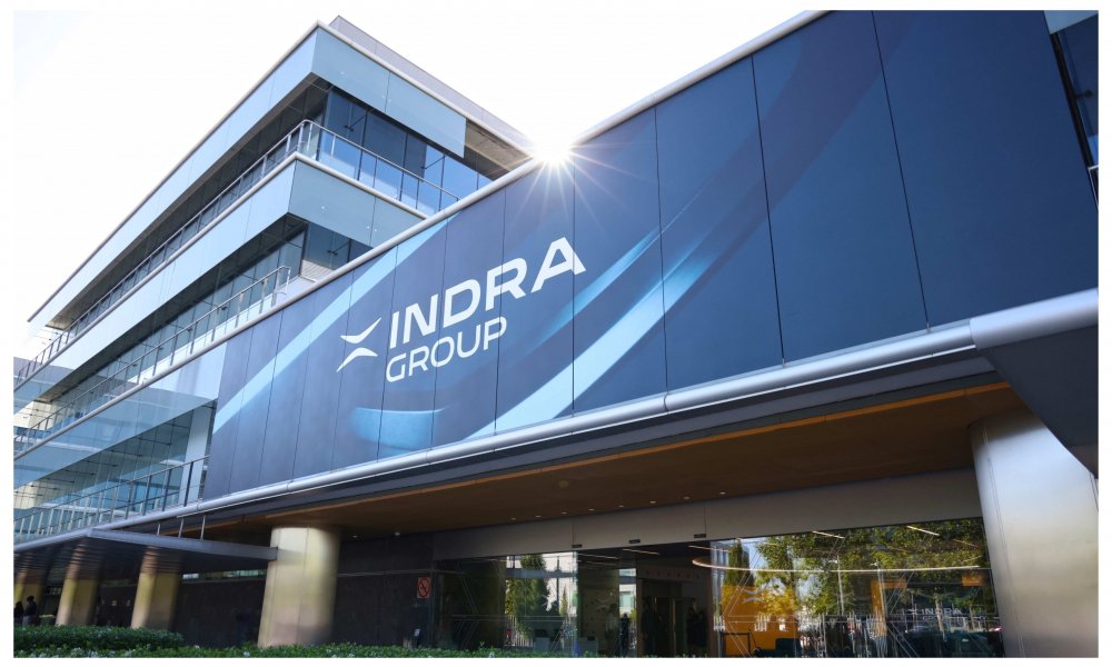 Los Escribano maniobran con Hispasat mientras crecen las dudas sobre la gobernanza en Indra