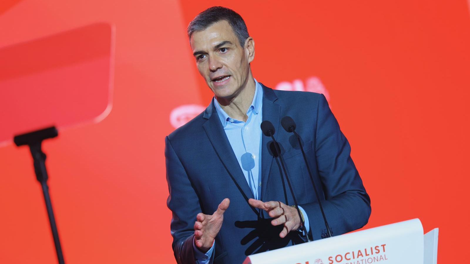 Indra y Telefónica, claves en la estrategia de Sánchez