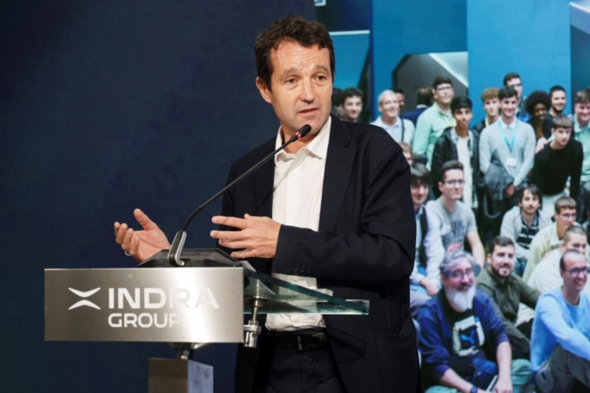 Escribano desafía a Moncloa desde el Mobile: “No me voy” en plena batalla por el control de Indra