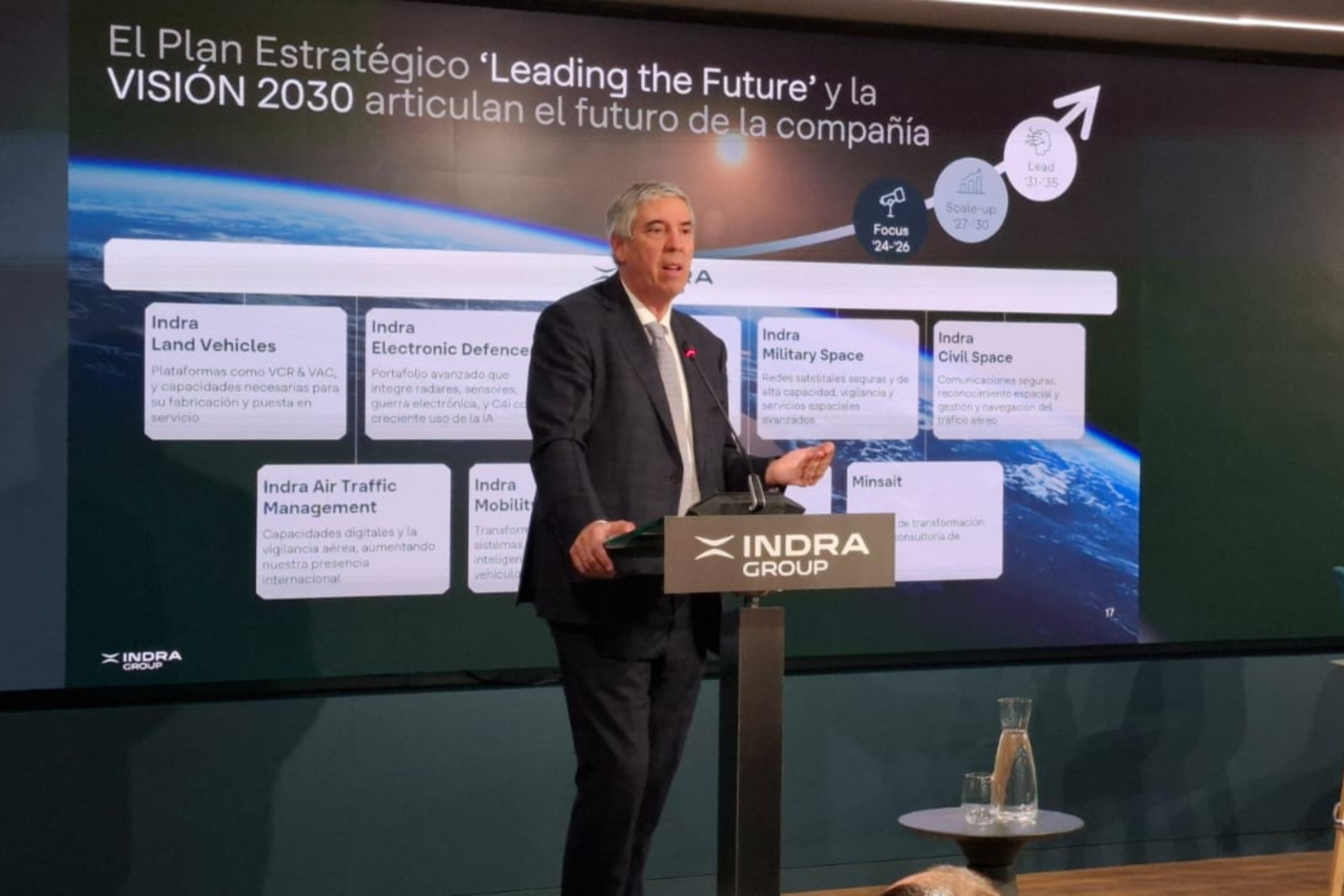 De los Mozos maniobra para salvar la fusión con EM&E mientras su salida de Indra está sobre la mesa