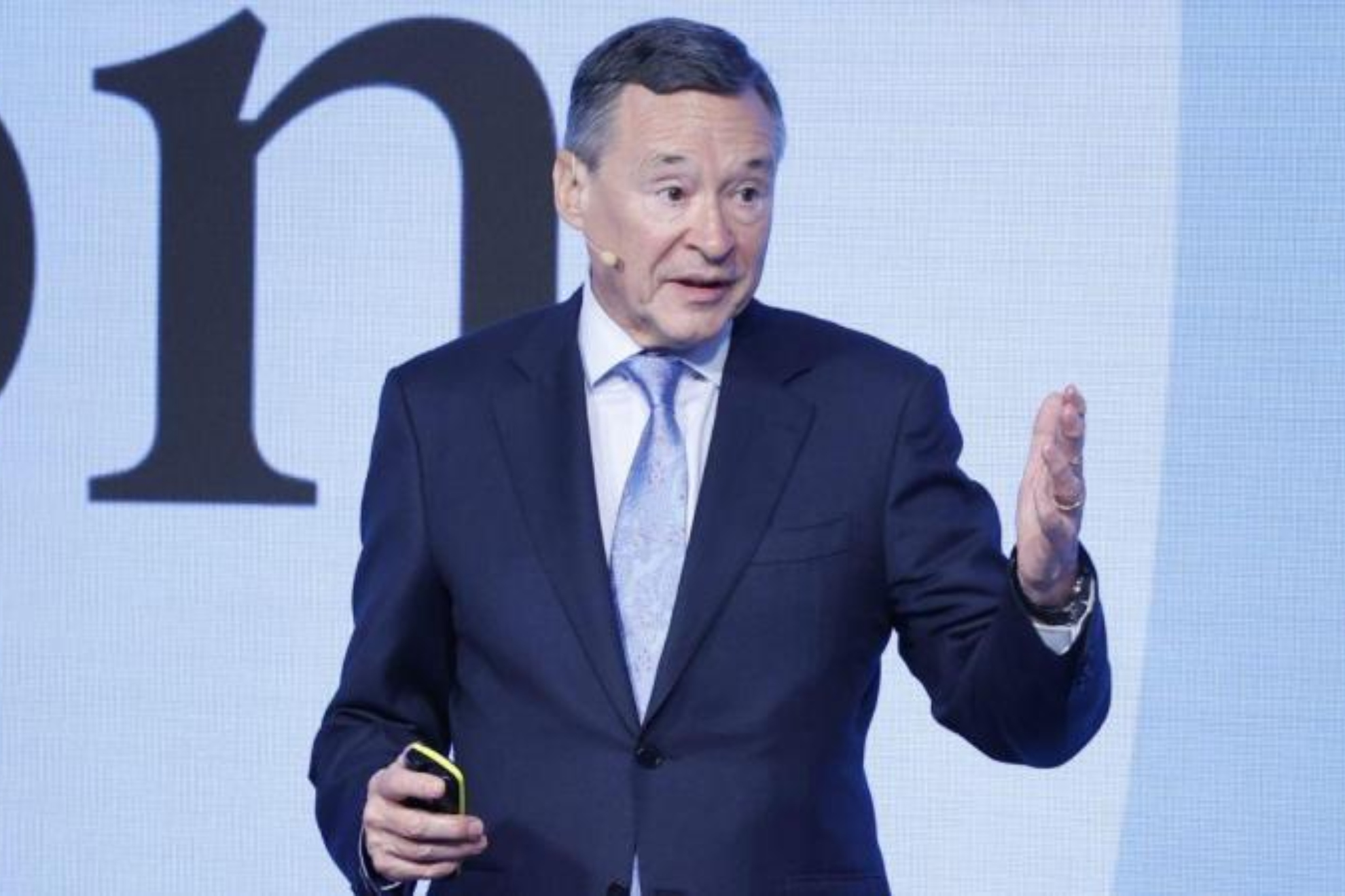 Simón frena la fusión con EM&E y lanza un mensaje directo a Escribano: “No tengo conflicto de interés”