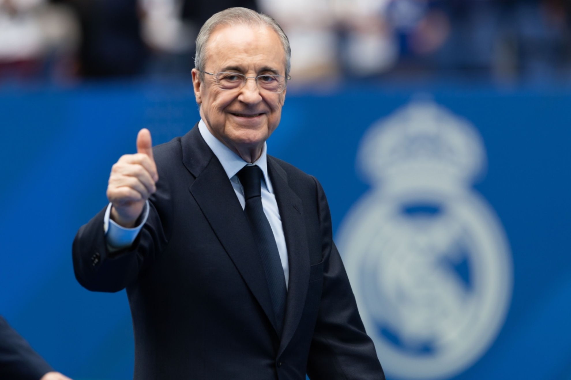 Florentino Pérez ve en Simón una oportunidad para acercarse a Indra en plena batalla por la defensa